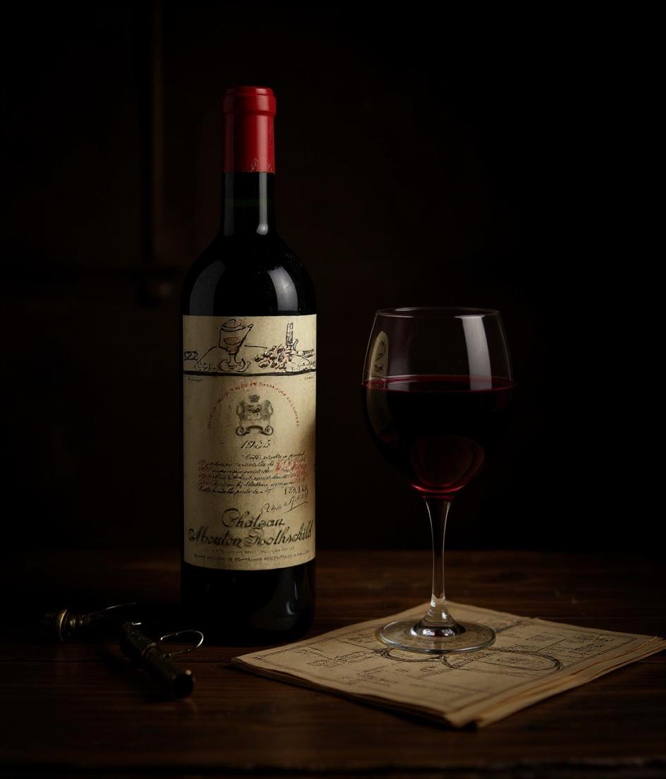 Chateau Mouton Rothschild 1955 wine bottle detail view